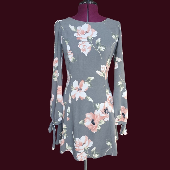 Everly Gray Floral Long Sleeve Fit & Flare Dress Size S Boho Feminine Romantic - Picture 4 of 7